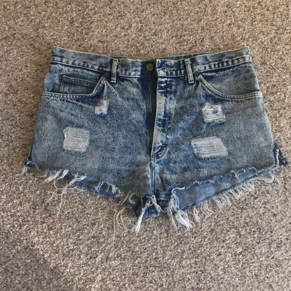 Women’s high waisted cut off shorts